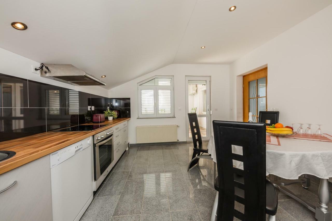 Apartman Lucija Kaštela Exterior foto
